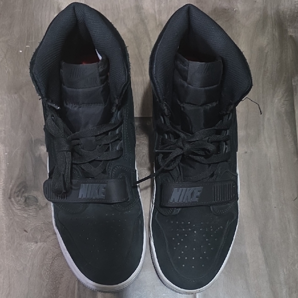 Nike Men's Black and White High-Top Sneakers
